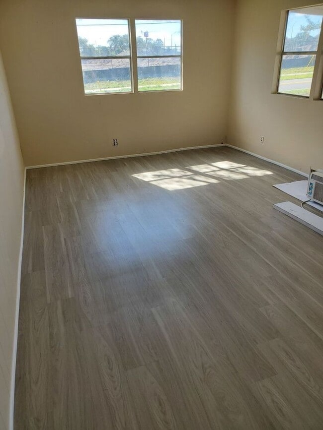 Building Photo - Manufactured Home