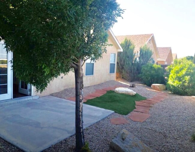 Building Photo - Cute Home in Parkhill Estates
