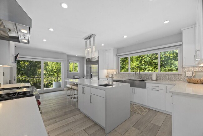 Building Photo - 641 Walther Way