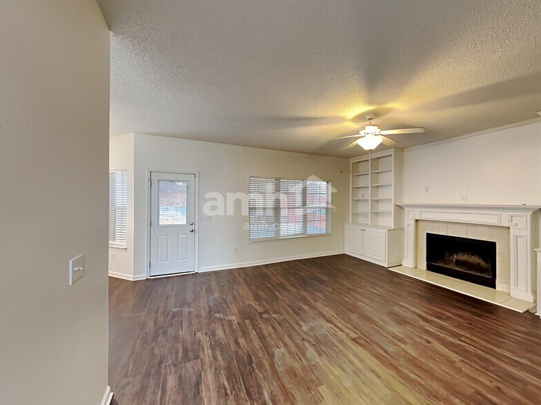 Building Photo - 1209 Lainster Dr SE