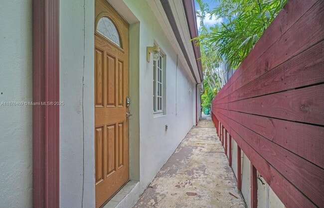 Building Photo - 430 SW 15th Rd