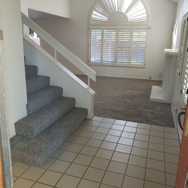 Building Photo - CANYON CREST - 2 Bedroom 2.5 Bath Townhouse