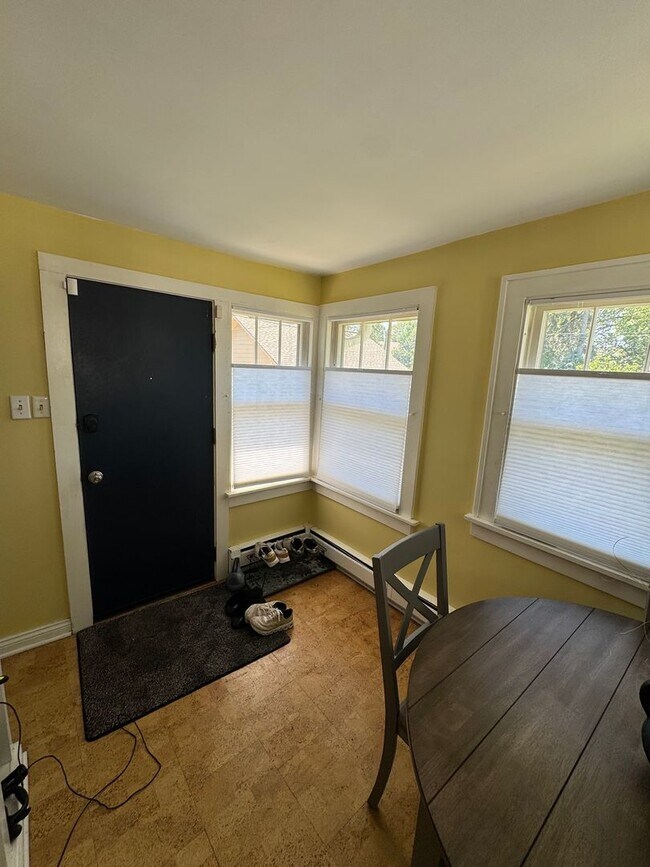 Building Photo - Gorgeous Single Family Home In Bryn Mawr - Available 8/15!