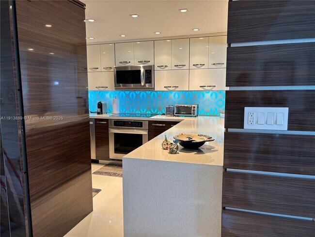 Building Photo - 9511 Collins Ave