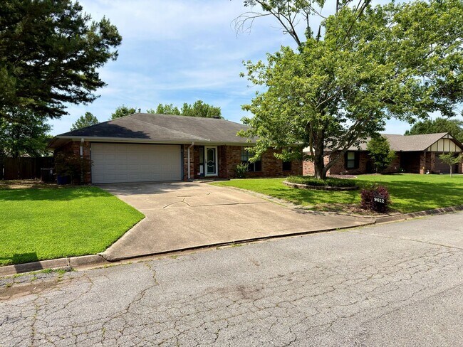 Building Photo - Gorgeous Brick Home for Rent! - 3 Bedroom, 2 Bath, 2 Car garage - 1,797 sf