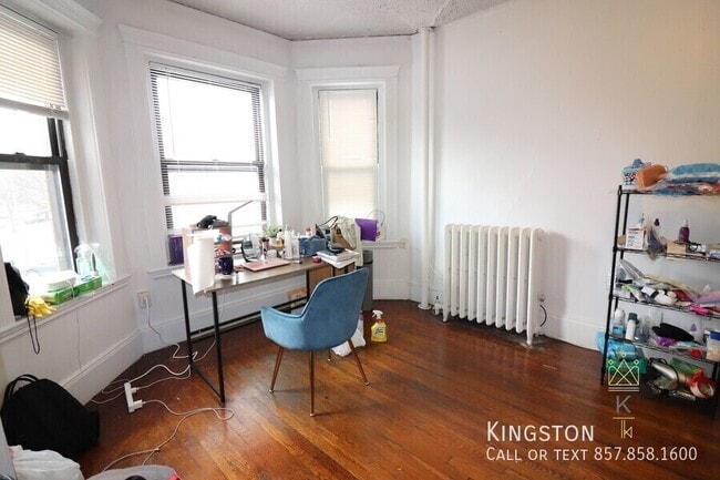 Building Photo - 238 Hemenway St