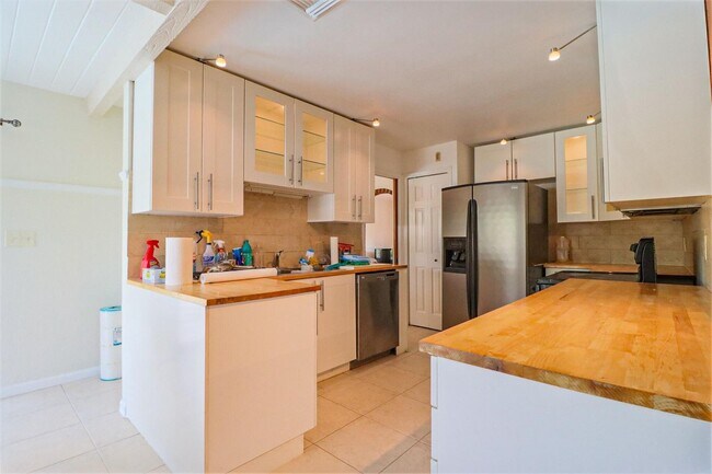 Building Photo - 1329 NW 84th Dr