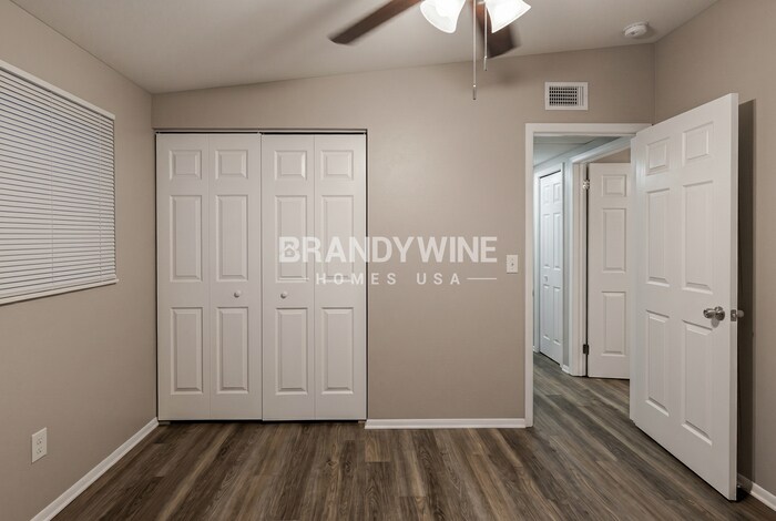 Building Photo - 1206 E Camellia Dr