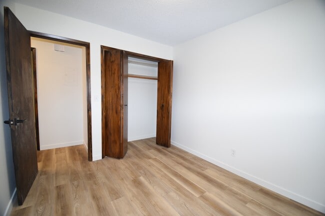 Building Photo - 3434 SE King Rd