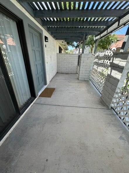 Building Photo - 1020 Willow Tree Dr