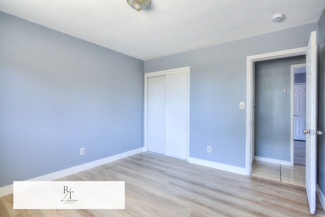 Building Photo - Spacious 4-Bedroom Home on Nearly 1 Acre –...