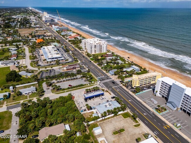 Building Photo - 497 Grandview Ave