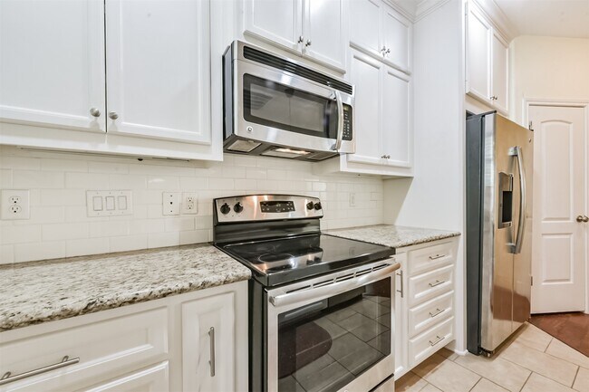 Building Photo - 242 Lenox St