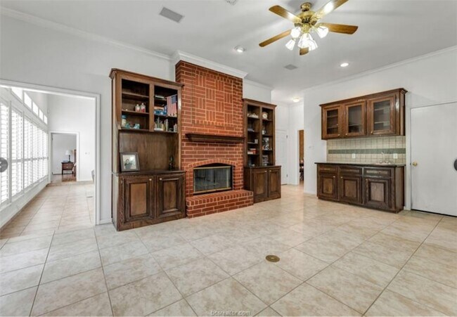 Building Photo - 4601 Valleybrook Cir
