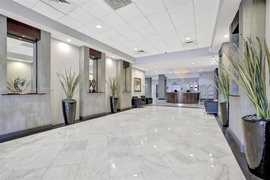 Building Photo - 3015 N Ocean Blvd