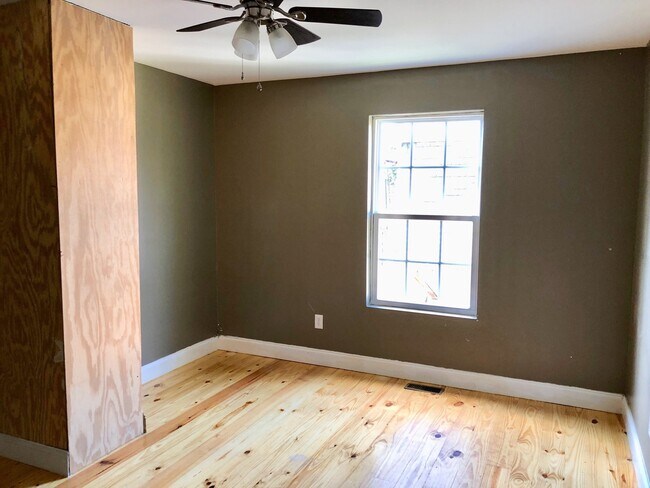 Building Photo - 4 Bedroom 2.5 Bath House in North Central - Downtown Charleston