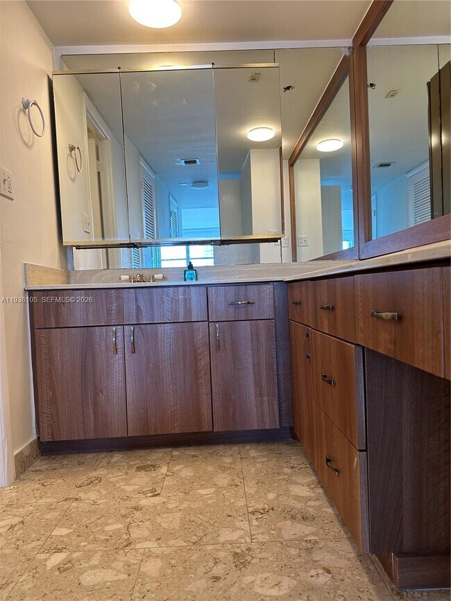 Building Photo - 6039 Collins Ave