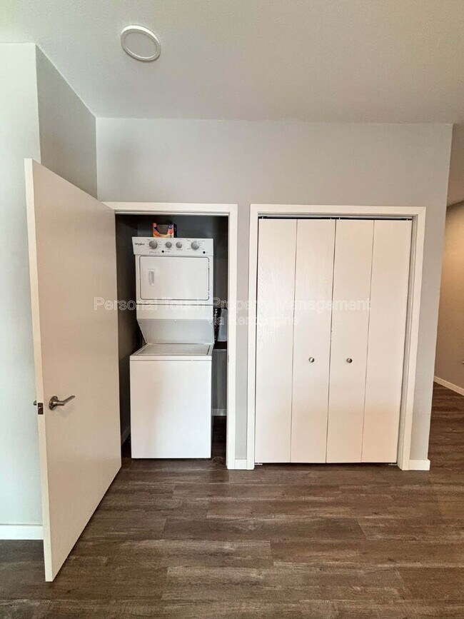 Building Photo - 600 8th St S