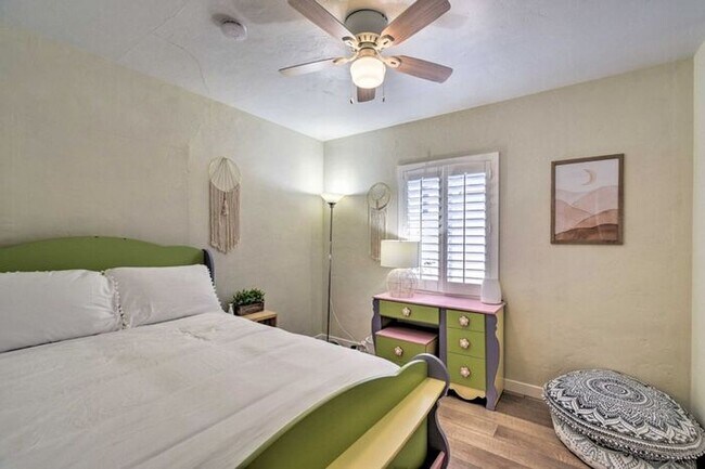 Building Photo - 4 Bed, 3 Bath, stunning home, located in t...