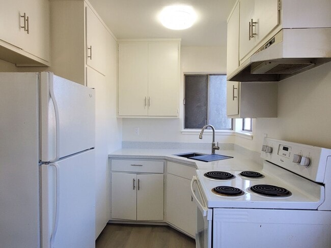 Building Photo - Deborah