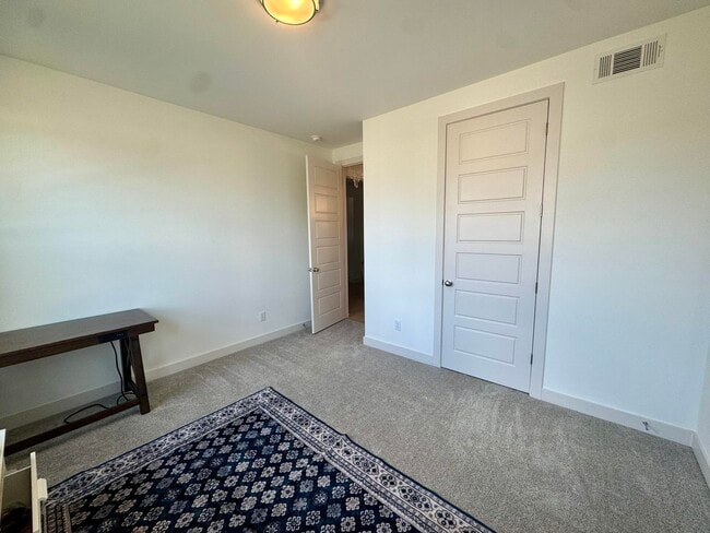 Building Photo - 595 Mount Laurel Dr
