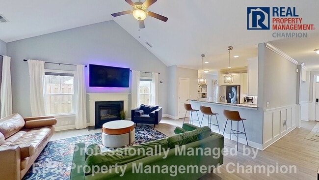 Building Photo - Immaculate 4 BD/3 BA Home w/Screened Porch and Fenced Back Yard