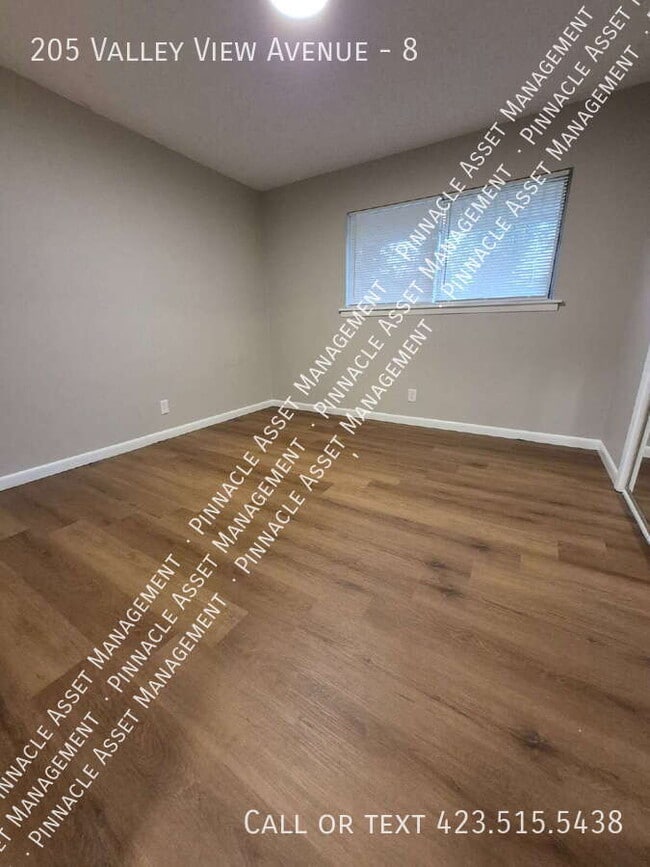 Building Photo - 205 Valley View Ave