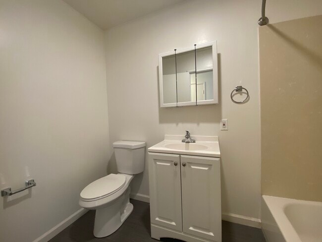 Building Photo - 2101 Trousdale Dr