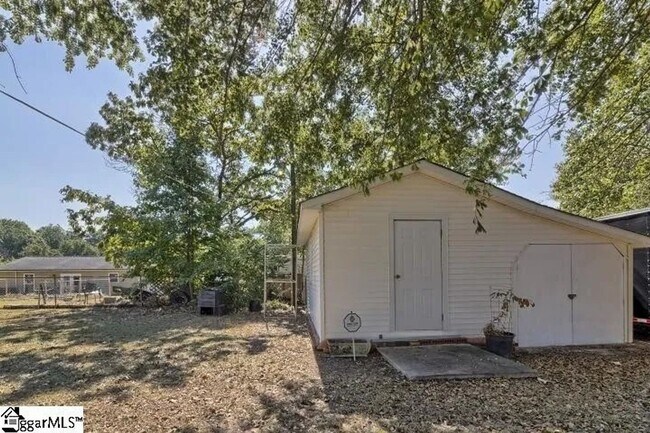 Building Photo - 414 Mapleton Dr