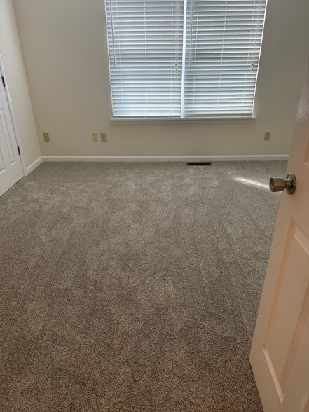 Building Photo - 142 Birdwood Ct