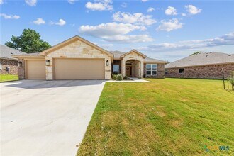 Building Photo - 209 Slippery Elm Dr