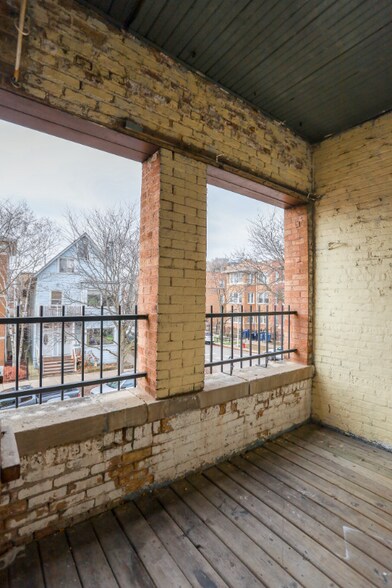 Building Photo - 1445 W Argyle St