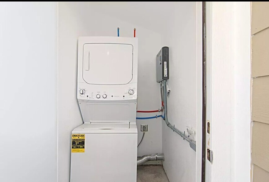 Building Photo - 8069 Darryl St