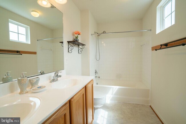 Building Photo - 10955 Southcoate Village Dr
