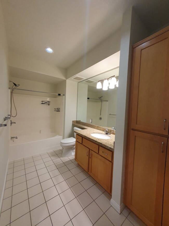 Building Photo - View Gaslamp 1 bedroom Condo with Parking,...