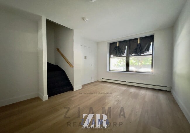 Building Photo - 152 Parkside Ave