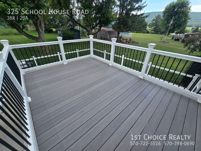 Building Photo - 325 Schoolhouse Rd