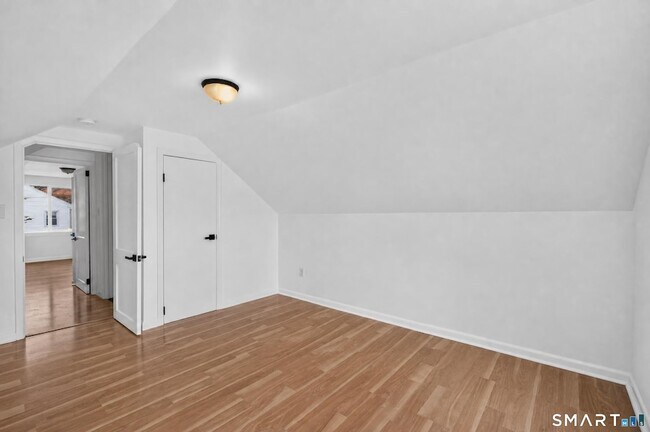 Building Photo - 11 Stratfield Pl