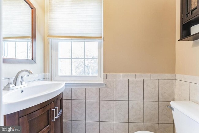 Building Photo - 1903 Pawlet Dr