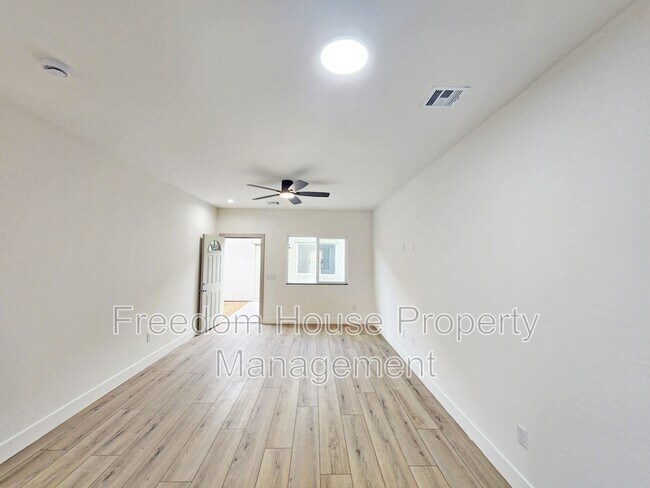 Building Photo - 1340 Arrowhead St