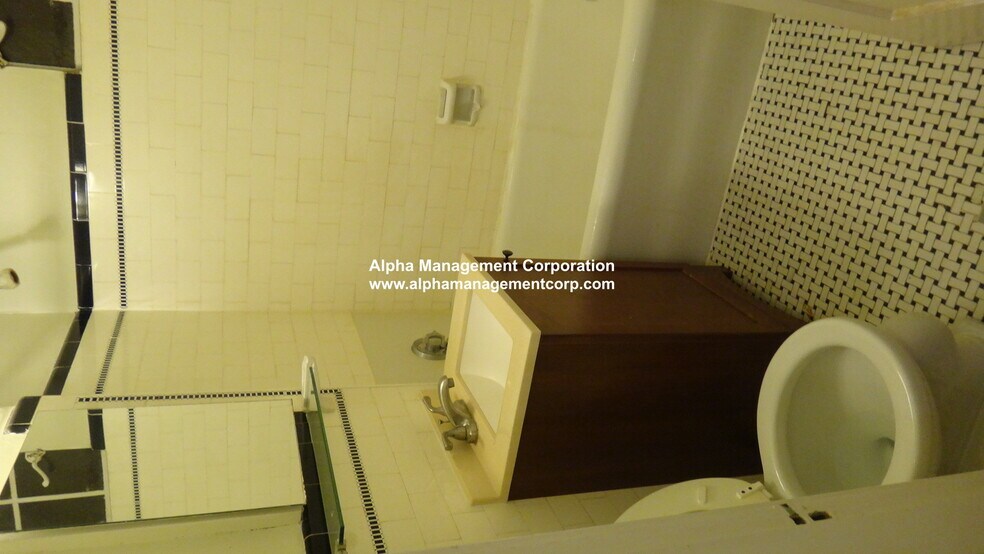 Building Photo - 349 Pleasant St