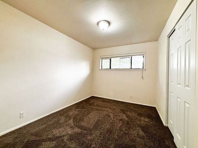 Building Photo - 3BR 1BA Home w/ Fresh Flooring • Private Backyard in Salt Lake City