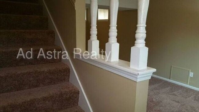 Building Photo - Shawnee Duplex-Available NOW!!