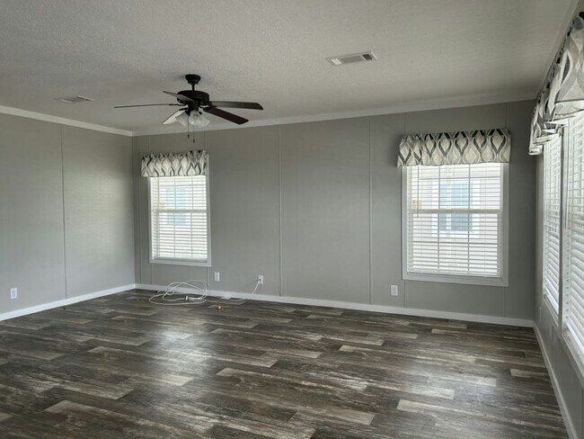 Building Photo - 456 Cecilia Dr