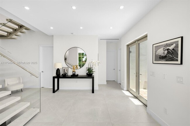 Building Photo - 1201 W 47th St