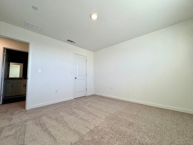 Building Photo - Beautiful Brand New SOLAR 3 bedroom 2.5 Bathroom Just Built in Lincoln CA!