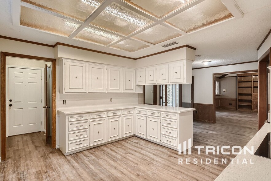 Building Photo - 1735 Plummer Dr