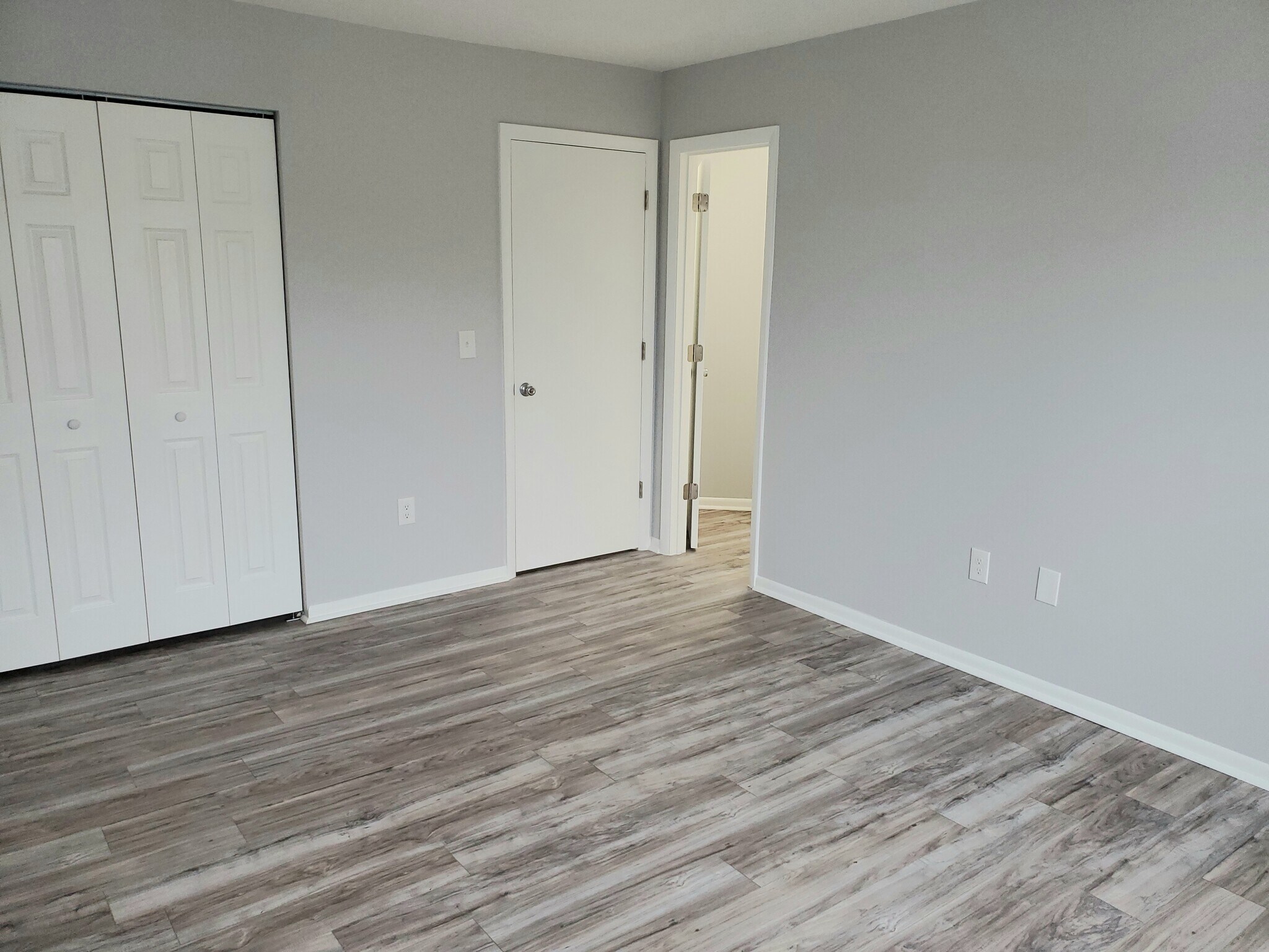 Bedtoom #2 with en suite bath - 20 Greystone Ct