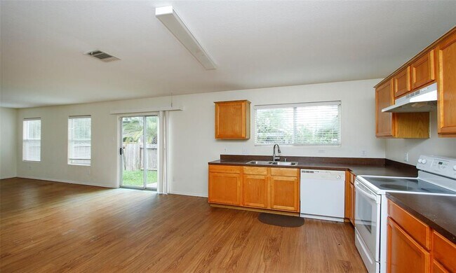 Building Photo - 16755 N Thrasher Dr