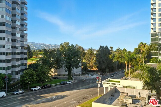 Building Photo - 10336 Wilshire Blvd